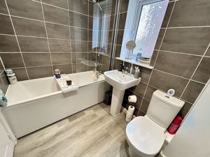 Family bathroom- click for photo gallery
